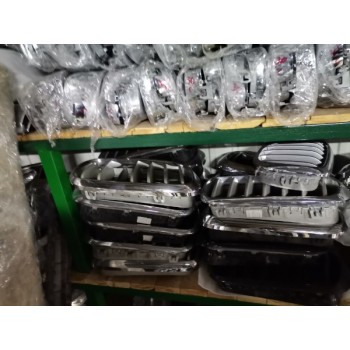 Решетка радиатора на капоте правая (ноздри) BMW X5 E70 07-13 купить в Киеве купить в Киеве в Борисполе в Белой Церкви в Одессе в Виннице в Житомире в Ровно