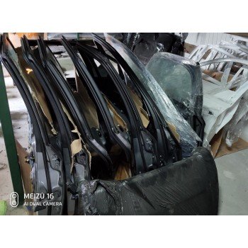 Дверь задняя правая голая BMW X5 F15 F85 13-18 год 41517386740 купить на разборке в Киеве в Одессе в Виннице отправляем в другие города