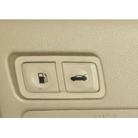 Кнопки открытия багажника и бензобака беж Hyundai Sonata 10-14 США 937003S000YDA 93700-3S000-YDA купить на разборке в Киеве в Виннице в Одессе доставка в другие города