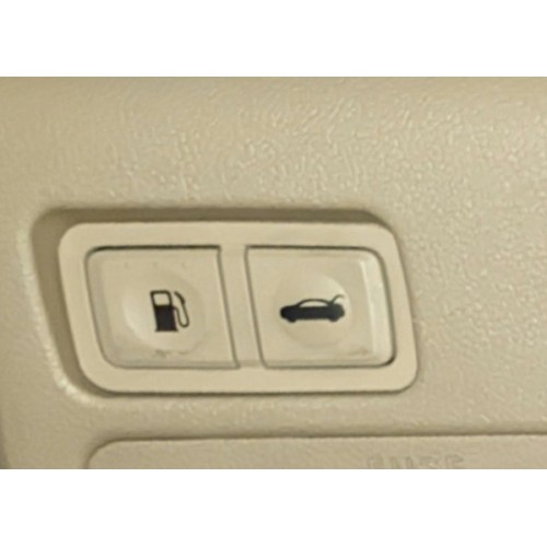 Кнопки открытия багажника и бензобака беж Hyundai Sonata 10-14 США 937003S000YDA, 93700-3S000-YDA купить на разборке в Киеве доставка в другие города