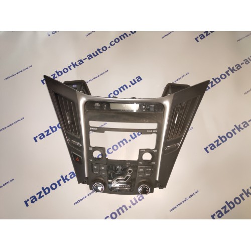 Накладка торпеды вокруг магнитолы Hyundai Sonata 10-14 YF, 84740-3S050
