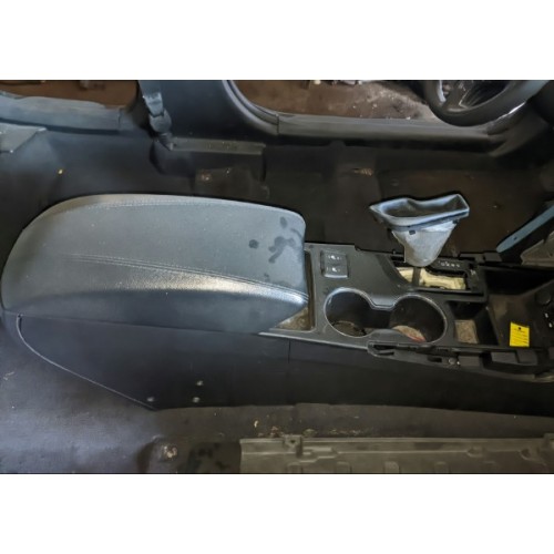 Консоль центральная подлокотник Hyundai Sonata Hybrid 10-15 США 846114R000HZ, 84611-4R000HZ купить на разборке в Киеве доставка в другие города