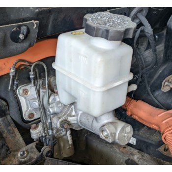 Главный тормозной цилиндр с бачком Hyundai Sonata Hybrid 10-15 США 585004R101 58500-4R101 купить на разборке в Киеве в Виннице в Одессе доставка в другие города 