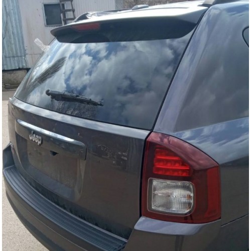 Спойлер двери багажника цвет PAU в сборе Jeep Compass 11-16 USA купить на разборке в Киеве в Виннице в Одессе 1SR65TZZAI, 01SR65TZZAI