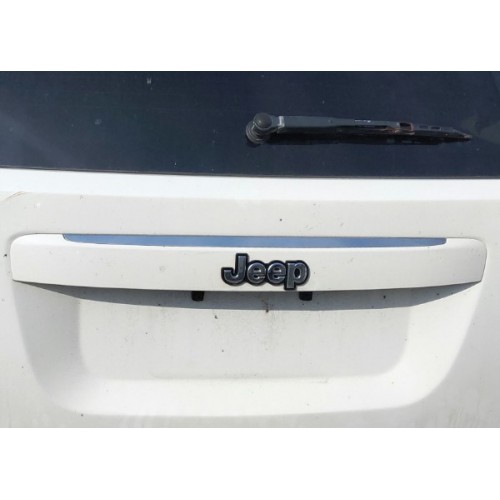 Молдинг двери багажника с хромом Jeep Compass 11-16 USA с подсветкой номера и ручкой купить на разборке в Киеве в Одессе в Виннице 5LV00DX8AC