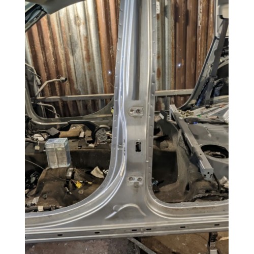 Стойка кузова центральная левая Jeep Compass 11-16 USA 68001971AF, 68001971AD, 68001971AC купить на разборке в Киеве в Одессе в Виннице