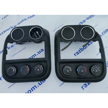 Накладка торпеды центральная климат воздуховоды Jeep Patriot голая 99631610638 купить на разборке в Киеве в Одессе в Виннице отправляем в другие города