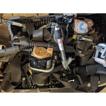 Ремень безопасности задний центральный Jeep Patriot USA бежевый P1DD58XDVAB 1DD58XDVAB купить на разборке в Киеве в Виннице в Одессе отправляем в другие города