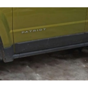 Накладка двери нижняя передняя левая Jeep Patriot 11-17 USA 05182567AC 5182567AC купить на разборке в Киеве в Одессе в Виннице отправляем в другие города