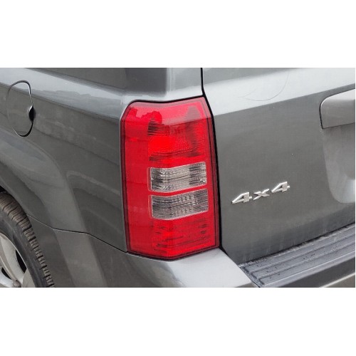 Задний фонарь в левое крыло Jeep Patriot 11-17 USA 05160365AG, 5160365AG купить на разборке в Киеве в Одессе отправляем в другие города