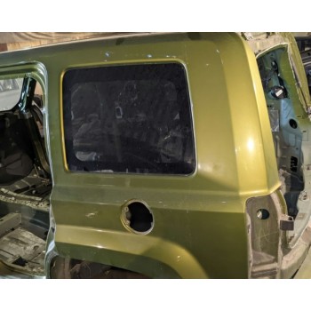 Стекло багажника заднее левое глухое Jeep Patriot 11-17 USA 068003727AA 68003727AA купить на разборке в Киеве в Виннице в Одессе отправляем в другие города
