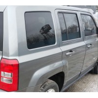 Стекло багажника заднее правое глухое Jeep Patriot 11-17 USA 068003726AB 68003726AB купить на разборке в Киеве в Виннице в Одессе отправляем в другие города