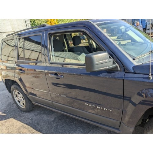 Молдинг дверь стекло центральный перед правый Jeep Patriot 11-17 USA 05067754AB, 5067754AB купить на разборке в Киеве в Виннице в Одессе