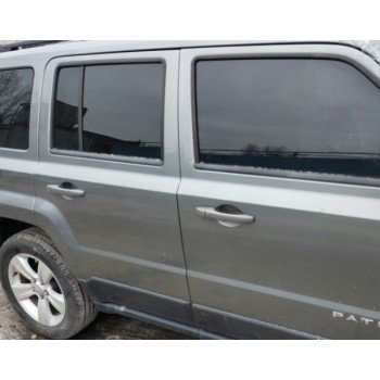 Молдинг дверь стекло центральный зад правый Jeep Patriot 11-17 USA 05067752AB 5067752AB купить на разборке в Киеве в Виннице в Одессе отправляем в другие города
