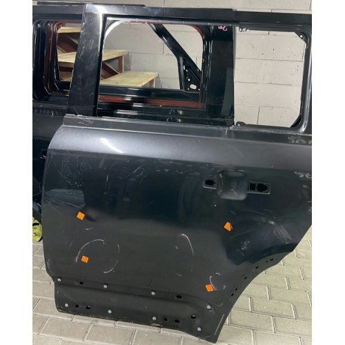 Дверь задняя левая голая Land Rover Defender L663 оригинал 19- LR131381 купить на разборке в Киеве