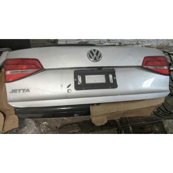 Крышка багажника голая цвета разные VW Jetta 14-17 США 5C6827025E 5C6-827-025-E купить на разборке в Киеве в Одессе в Виннице отправляем в другие города