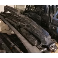 Крепление заднего бампера центральное VW Passat B7 usa 561807863A 561-807-863-A купить на разборке в Киеве в Одессе в Виннице отправляем в другие города