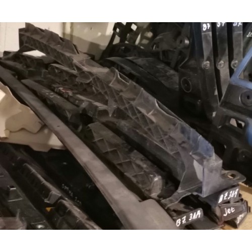 Крепление заднего бампера центральное VW Passat B7 USA 561807863A, 561-807-863-A купить на разборке в Киеве в Одессе в Виннице