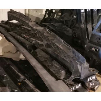 Крепление бампера заднего центральное VW Jetta 14-17 USA 5C6807863B 5C6-807-863-B купить на разборке в Киеве в Одессе в Виннице отправляем в другие города