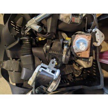 Ремень безопасности задний левый черный VW Passat b8 16-19 NMS USA 561857805RAA 561-857-805-RAA купить на разборке в Киеве в Одессе в Виннице отправляем в другие города