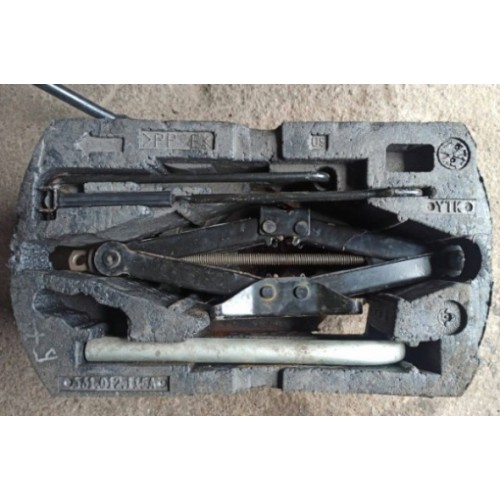 Органайзер в запасное колесо инструмент домкрат VW Passat b8 NMS 16-19 USA 561012115а, 561-012-115-а купить на разборке в Киеве отправляем в другие города Органайзер в запасное колесо инструмент домкрат VW Passat b8 NMS 16-19 USA 561012115а, 561-012-115-а купить на разборке в Киеве отправляем в другие города