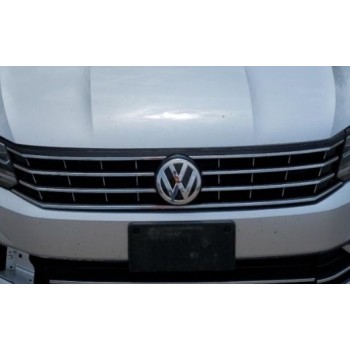 Решетка радиатора grill со значком VW Passat b8 16-19 NMS USA 561853651FOQE 561-853-651-F-OQE купить на разборке в Киеве в Одессе в Виннице отправляем в другие города