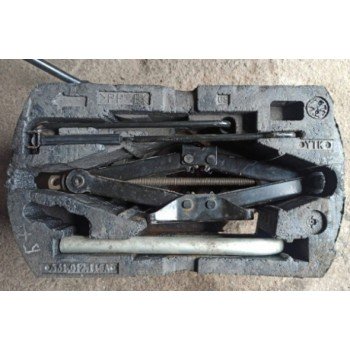 Органайзер в запасное колесо инструмент домкрат VW Passat b8 NMS 16-19 USA 561012115а 561-012-115-а купить на разборке в Киеве в Одессе в Виннице отправляем в другие города Органайзер в запасное колесо инструмент домкрат VW Passat b8 NMS 16-19 USA 561012115а 561-012-115-а купить на разборке в Киеве в Одессе в Виннице отправляем в другие города