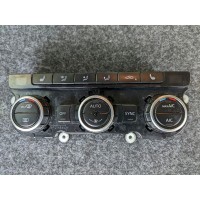 Блок управления климат-контролем VW Passat b7 с подогревом сидений 561907044 561-907-044 купить на разборке в Киеве в Одессе в Виннице отправляем в другие города Блок управления климат-контролем VW Passat b7 с подогревом сидений 561907044 561-907-044 купить на разборке в Киеве в Одессе в Виннице отправляем в другие города