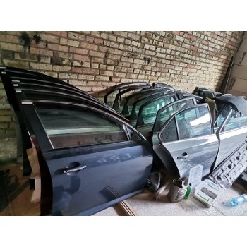 Дверь передняя правая синяя LH5X голая VW Passat B7 USA 561831056G 561-831-056-G купить на разборке в Киеве в Одессе в Виннице отправляем в другие города