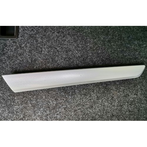 Накладка передней правой двери VW Passat b7 USA под алюминий 561867410, 561-867-410 купить на разборке в Киеве отправляем в другие города