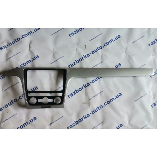 Накладка торпеды центр декор под алюминий VW Passat b7 USA 11-15 NMS 561858336, 561-858-336 купить на разборке в Киеве отправляем в другие города