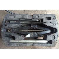 Органайзер в запасное колесо инструмент домкрат VW Passat b7 b8 11-17 USA 561012115а 561-012-115-а купить на разборке в Киеве в Одессе в Виннице отправляем в другие города