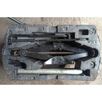Органайзер в запасное колесо инструмент домкрат VW Passat b7 b8 11-17 USA 561012115а 561-012-115-а купить на разборке в Киеве в Одессе в Виннице отправляем в другие города
