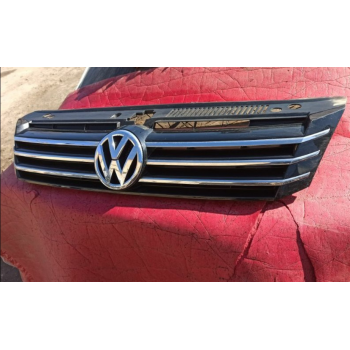 Решетка радиатора VW Passat B7 USA 561853651COQE 561-853-651-C-OQE купить на разборке в Киеве в Одессе в Виннице отправляем в другие города