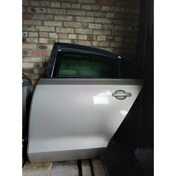 Дверь задняя левая серебро LA7W голая VW Passat B7 USA 561833055C 561-833-055-C купить на разборке в Киеве в Одессе в Виннице отправляем в другие города