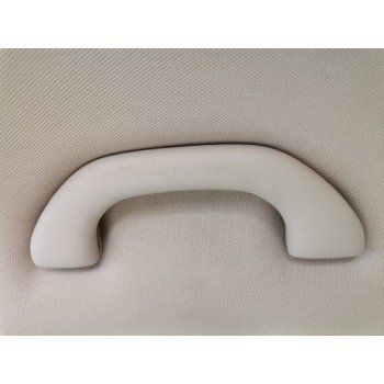 Ручка потолка передняя правая VW Passat b7 USA беж 561857607BY20 561-857-607-B-Y20 купить на разборке в Киеве в Одессе в Виннице отправляем в другие города